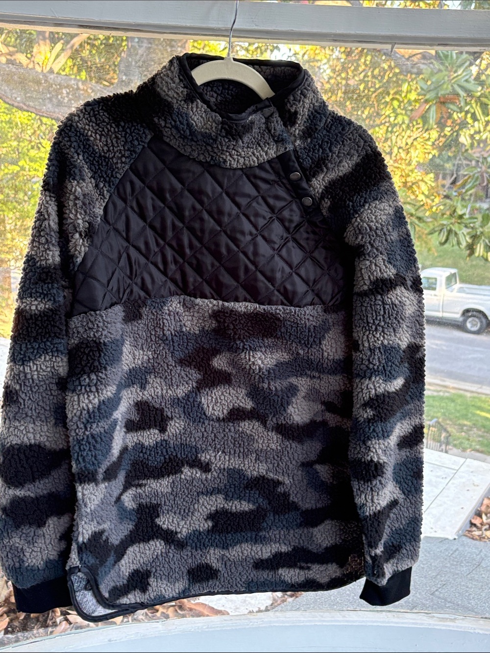 Natural Reflections Black & Gray Camo Sherpa Pullover Jacket